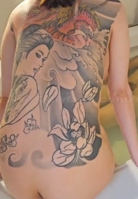 花背纹身淫娃美嫩鲍小只马「Meawzeko」OF私拍，约炮啪啪、暴力肛交、多男女淫趴、BDSM调教【第十二弹】8