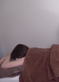 (1)结婚2年、目前怀孕的妻子来店里了。她有种名门闺秀的气质，让人有点紧张。FC2PPV-4770293